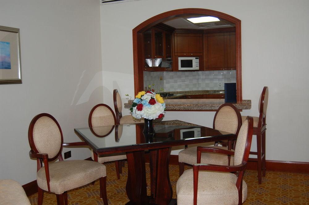 Jood Palace Hotel ドバイ エクステリア 写真 A kitchen in a hotel suite