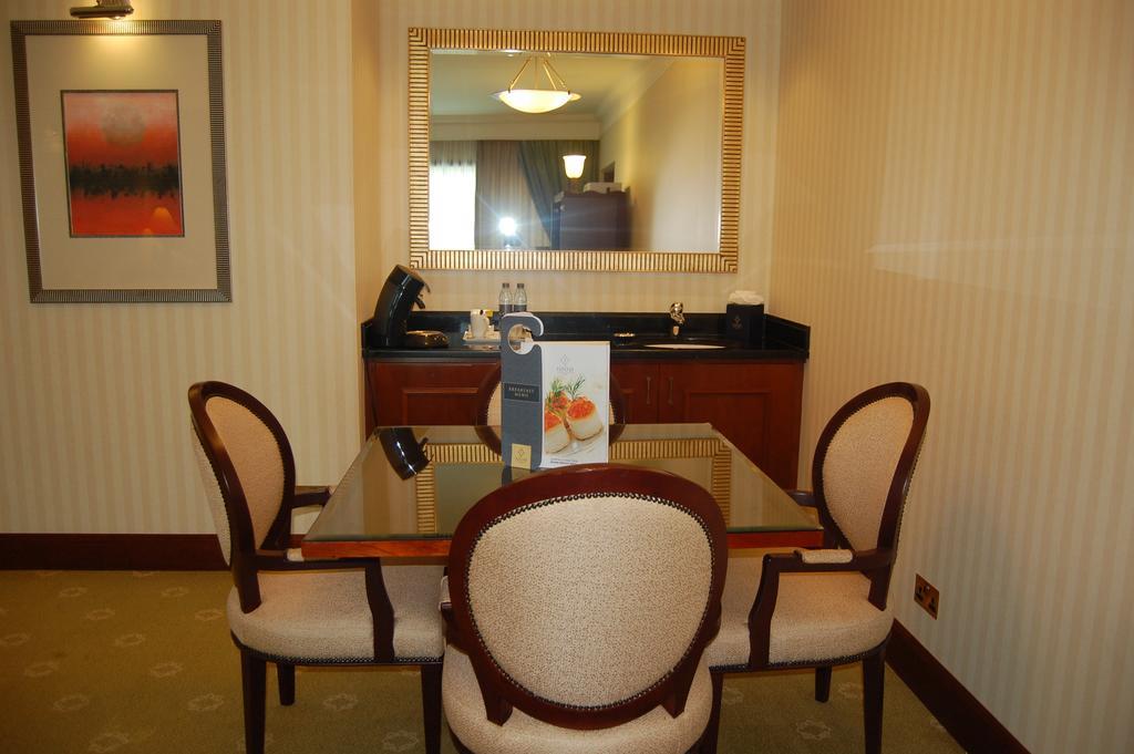 Jood Palace Hotel ドバイ エクステリア 写真 A wet bar in a hotel room