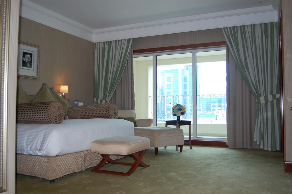 Jood Palace Hotel ドバイ エクステリア 写真 A room at the hotel