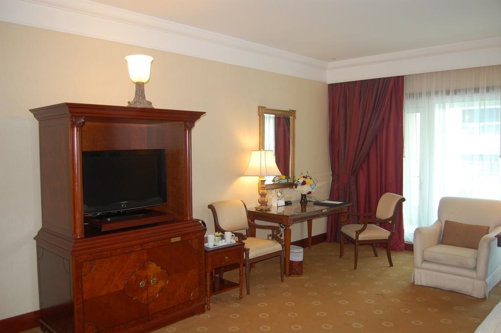 Jood Palace Hotel ドバイ エクステリア 写真 A room at the hotel