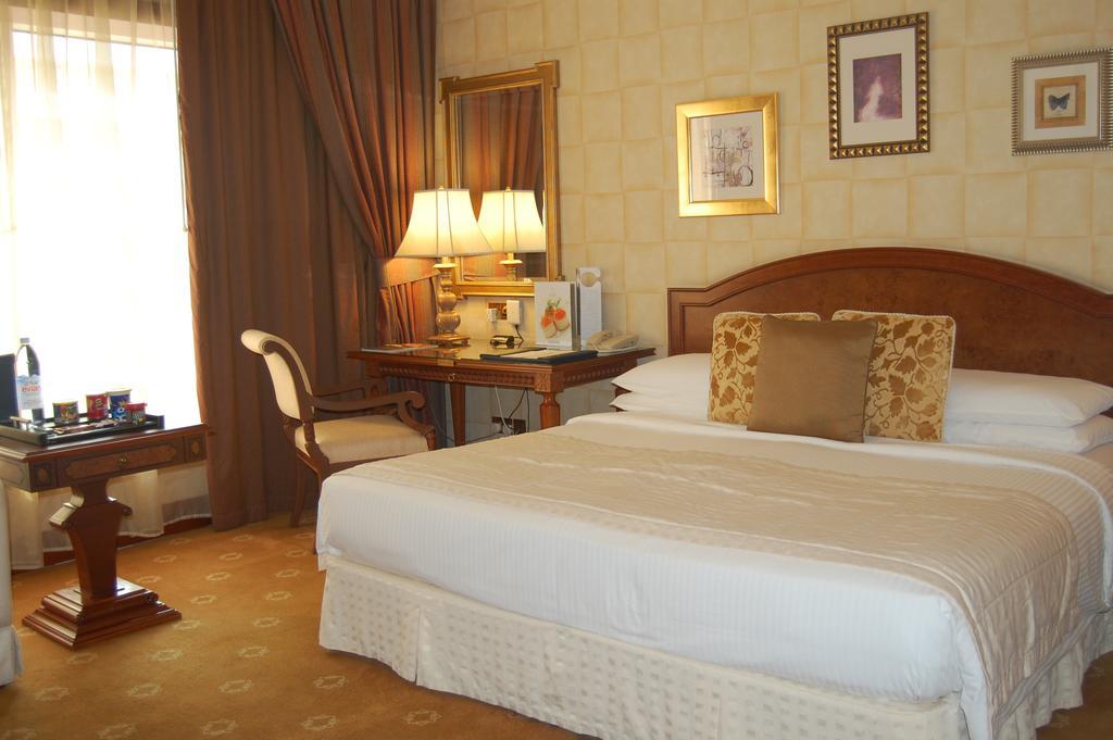 Jood Palace Hotel ドバイ エクステリア 写真 A room at the hotel