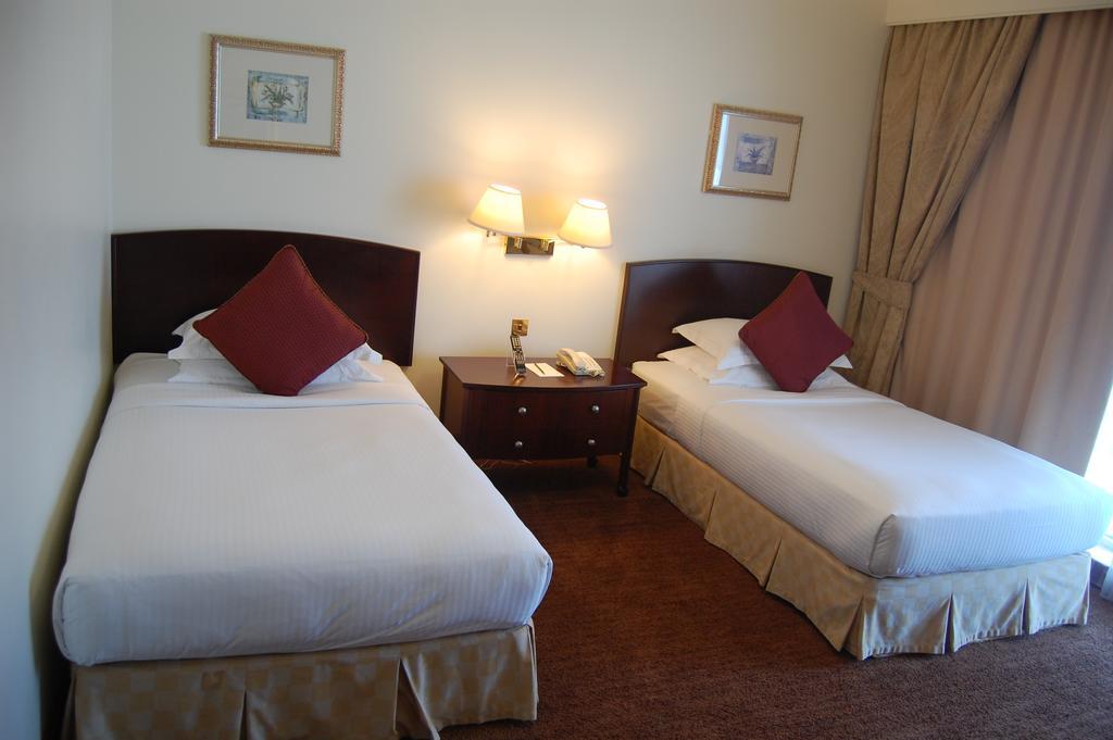 Jood Palace Hotel ドバイ エクステリア 写真 A room at the hotel
