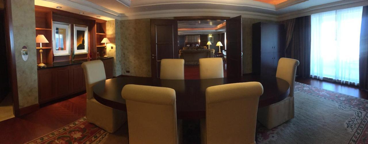 Jood Palace Hotel ドバイ エクステリア 写真 The interior of a suite