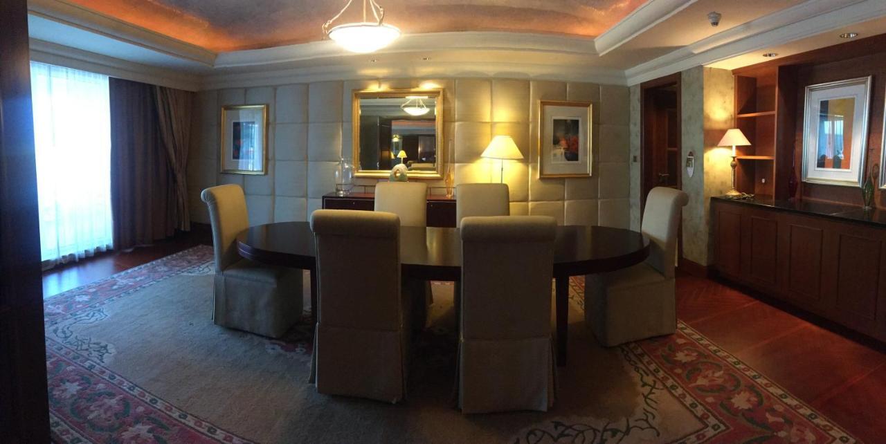 Jood Palace Hotel ドバイ エクステリア 写真 A dining room