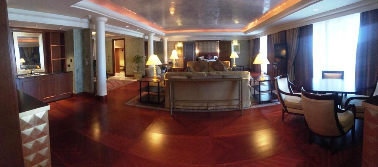 Jood Palace Hotel ドバイ エクステリア 写真 The interior of the suite